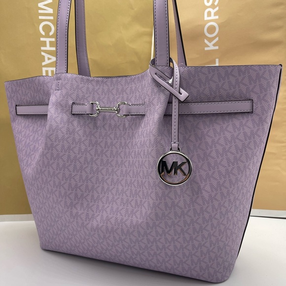 MICHAEL KORS Carson Large Signature Logo CZ Shoulder Tote Bag
Light Quartz
NWT - Picture 2 of 16